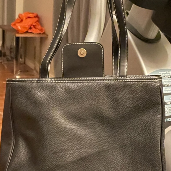 Guess women's hand bag brand new never used - Picture 3 of 3